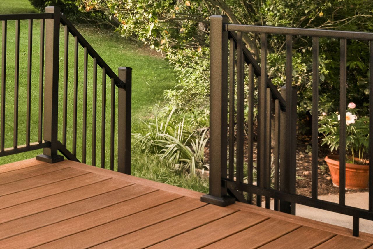 Trex Select railing on an attractive Trex deck.